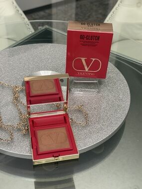 Valentino Go-Clutch On-the-Move Perfecting Powder in 05 Deep with Chain BNIB
